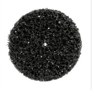 Los discos Carbo­Strip de ABC Comercializadora Industrial son abrasivos de alto desempeño diseñados para el decapado y limpieza de superficies metálicas y madera. Su mezcla de óxido de aluminio y carburo de silicio en unión vitrificada permite eliminar pinturas, barnices, óxido y adhesivos sin dañar el sustrato, ofreciendo un stripping rápido y uniforme.